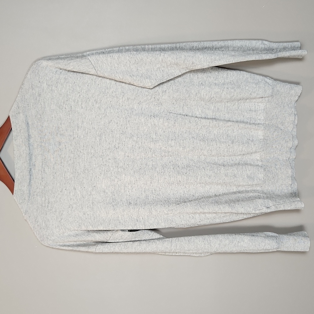 Banana Republic Light Gray Silk and Cashmere Blend V-neck Sweater Medium - Picture 3 of 9